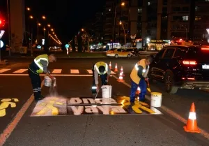 Yol çizgi yenileme çalışmaları sürüyor